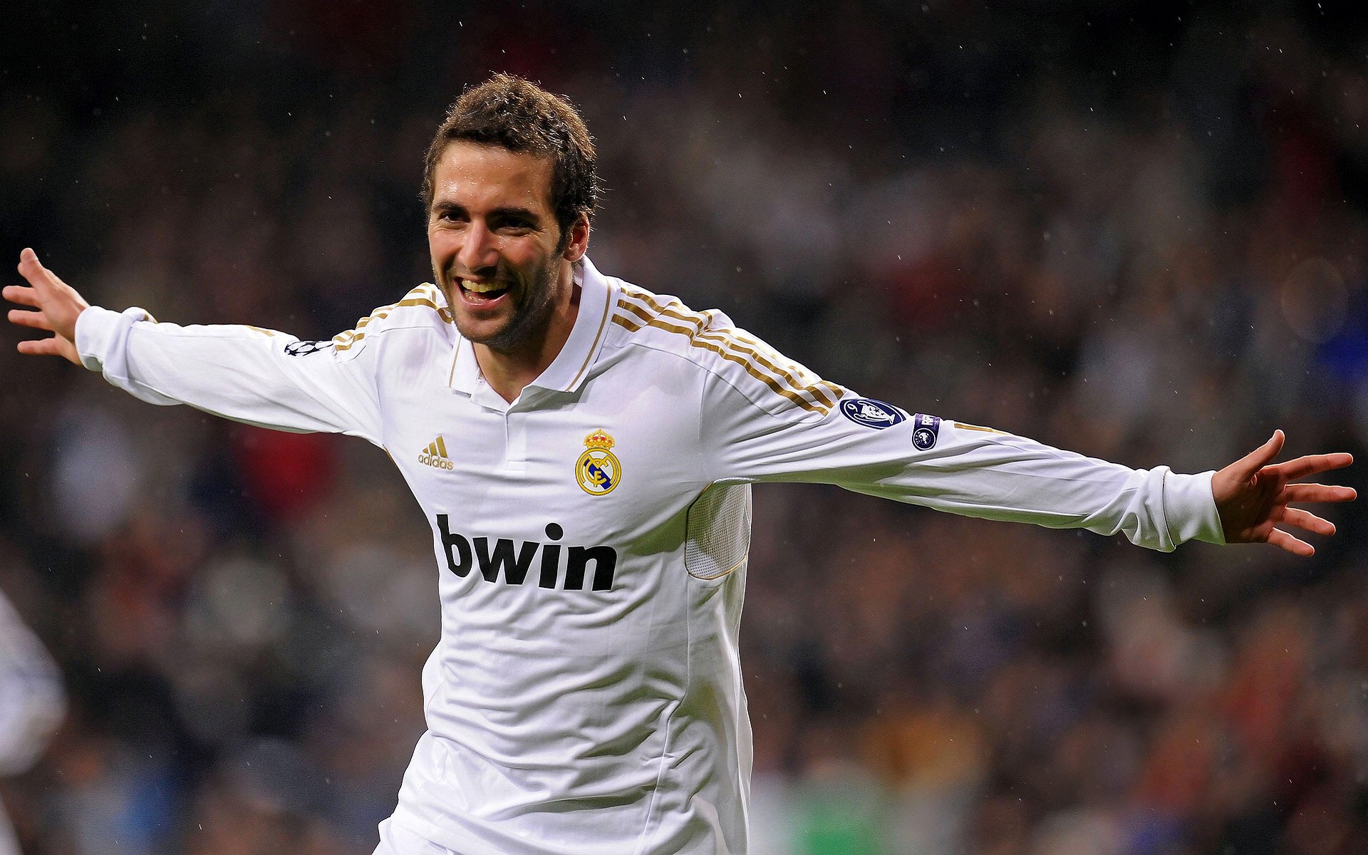 随机瑞士队中场卡瓦尼在巴黎奥运会上展现出强大的进攻组织能力,卡瓦尼在巴黎总进球数