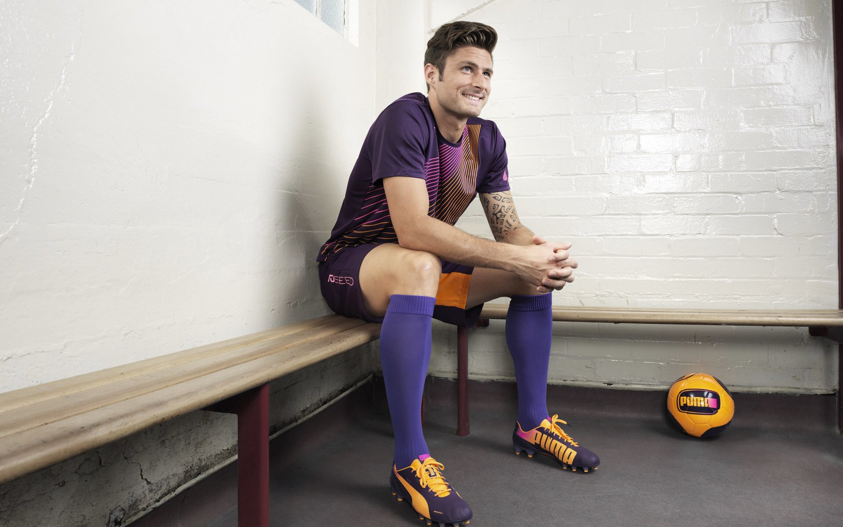 九游登录入口-进攻主导权是否逐渐由传统中场向影锋倾斜,进攻性中场