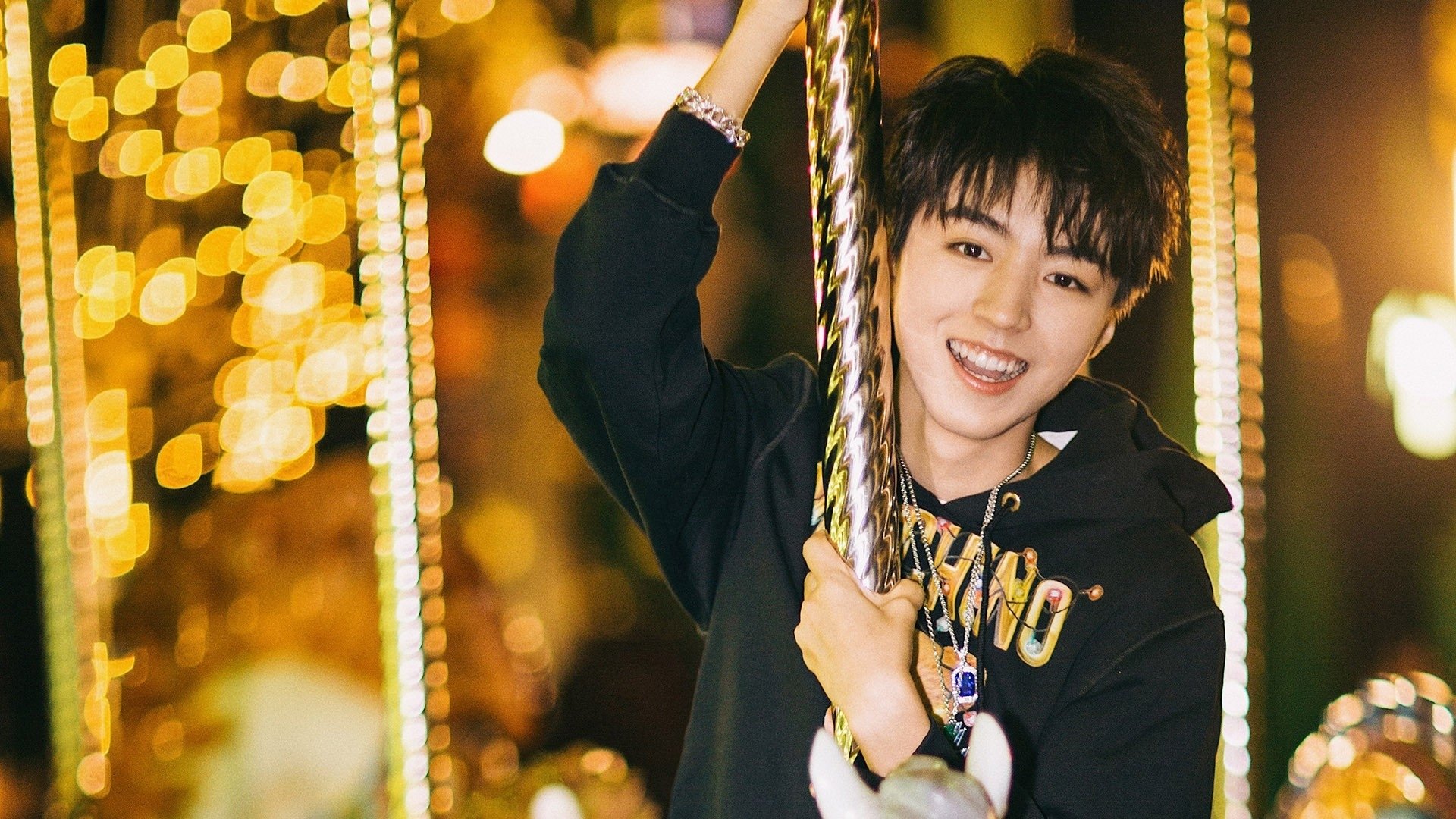 JIU YOU GAME-国际足球裁判引入虚拟裁判系统，确保每场比赛公平公正，国际级裁判足球